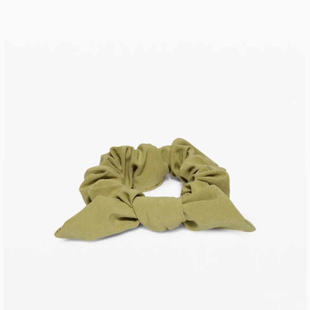 🌸Uplifting Scrunchie Bow-Hazel Green:LAST ONE.